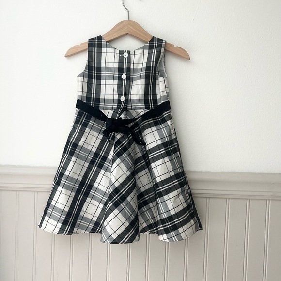 Youngland Girls Size 2T Black and White Plaid Dress with Belt - Picture 3 of 3